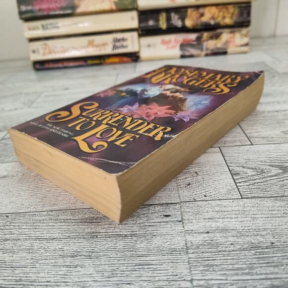 Surrender to Love by Rosemary‎ Rogers 1982 Avon Paperback Romance Clinch - Picture 9 of 11